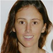 Estudiante de ADE-derecho da clases de economía